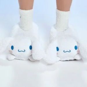 New Hello Kitty Cinnamoroll plush House Slippers Size Large 8.5-10 Forever 21